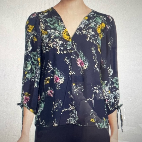 V Neck Floral Print Top - Picture 2 of 4